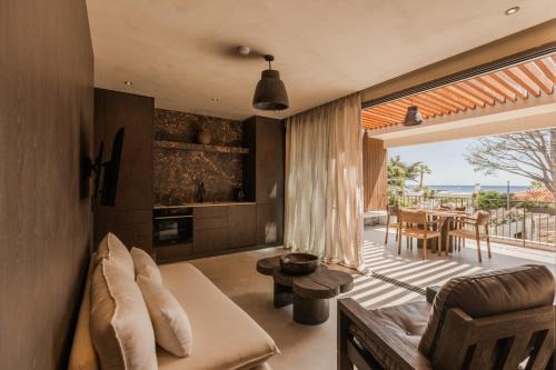 Gigaro Beach Suites