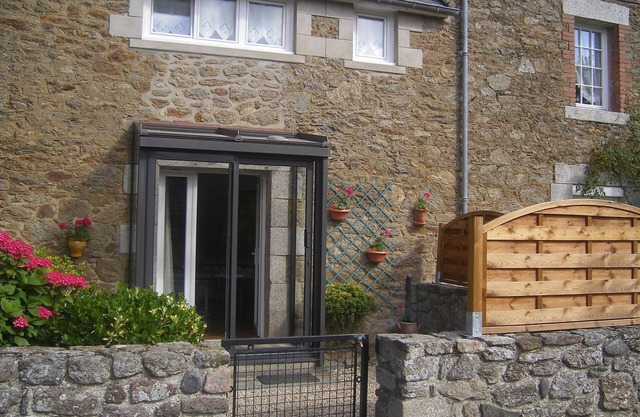 Gite 4 pers ST-LUNAIRE. 10 mn walk from beach and center. July 5 to 12 Overnight stays