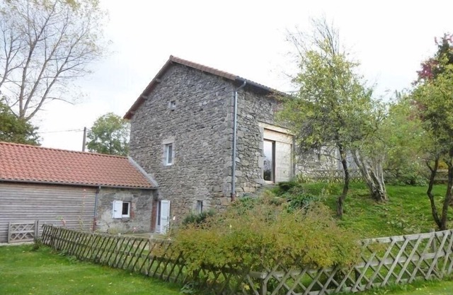 Gite Jullianges, 2 bedrooms, 6 persons