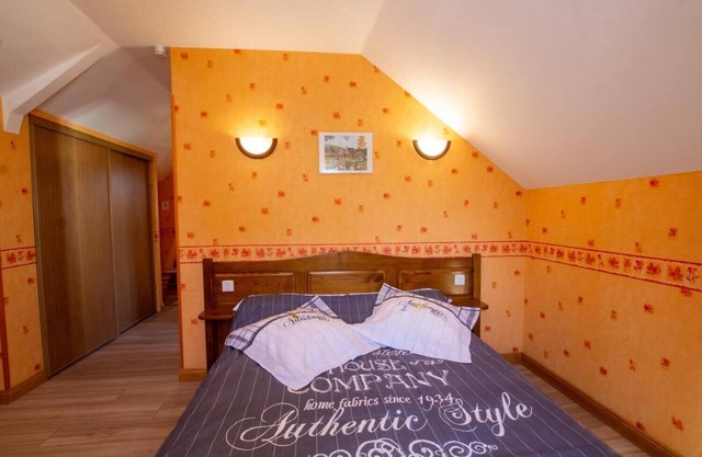 Gite, rooms, chalets on an estate of 2 hectares with heated swimming pool