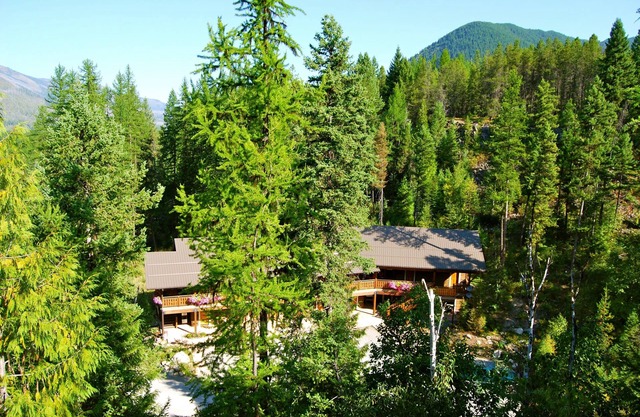 Glacier Guides Lodge