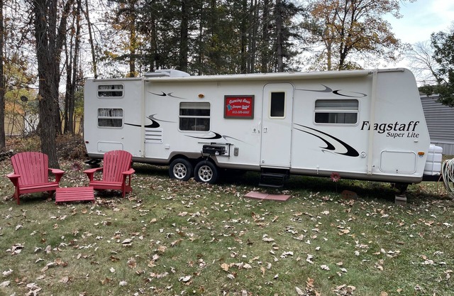 Glamp in Style! Fish 10 Lakes/10 Miles! Cozy Camper 2 blocks to town & lake!
