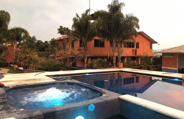 Glamping in the Green Hills Mansion