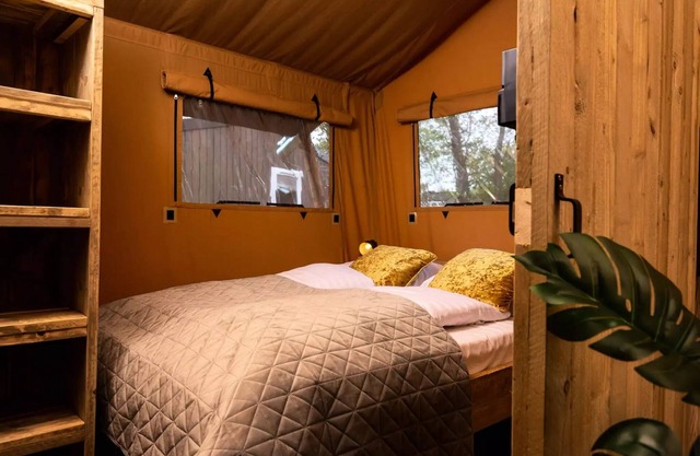 Glamping Lodge PREMIUM 34m² - 2 bedrooms - TV - air conditioning - covered terrace - sleeps 4