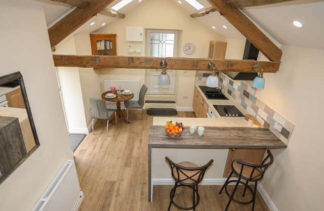 GLAN MEON COTTAGE, pet friendly in Barmouth