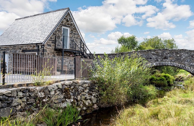 GLAN NUG BACH, pet friendly, with a garden in Rhydlydan
