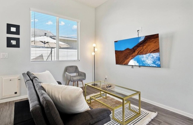 Gleaming Contemporary Home in Canopy w/Pool,BBQ