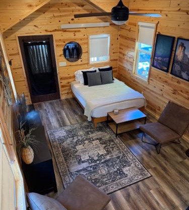 Glendive Cabin Retreat 1 mile from Makoshika Park