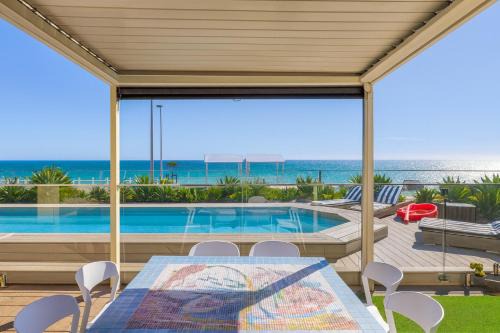 Glenelg Beach House With Private Beachfront Pool