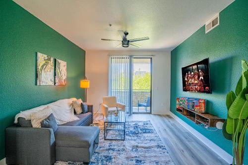 Glitzy 2BR Walk to Westgate Pool Gym WD