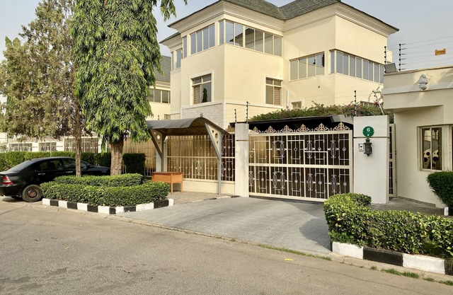 Glovis Luxury Apartments
