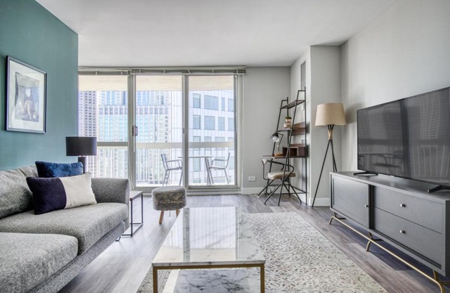 Gold Coast 1BR w Gym Terrace nr Lake the L CHI-64