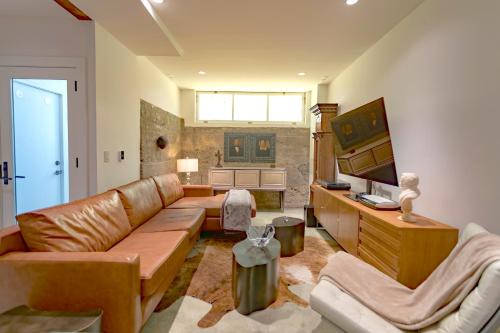 Gold Rush Suite In Historic Upper Nob Hill - Location and Luxury