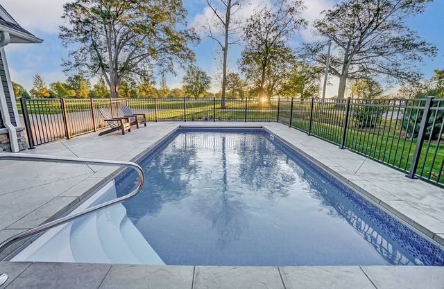 Golf Course Home - Hot Tub, Seasonal Heated Pool, Putting Green, Dogs Welcome