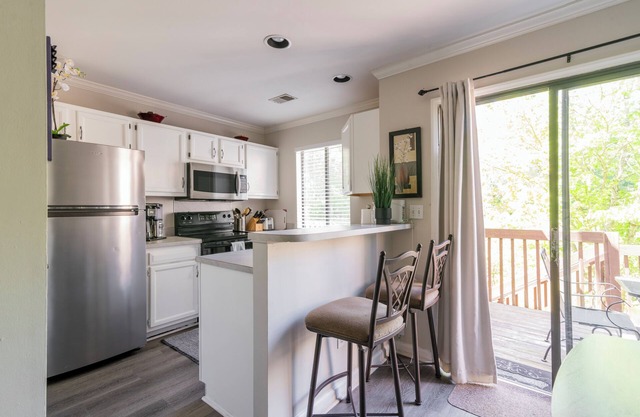 Gorgeous 2bd 1.5ba Townhome on Golf Course. 2 Queen beds and a sleeper sofa.