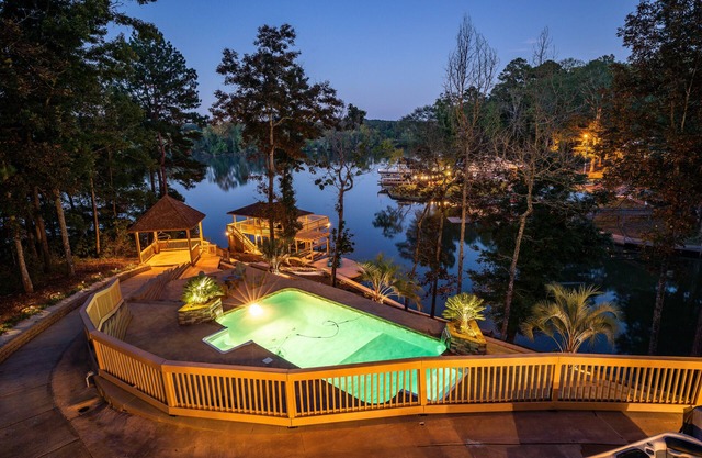 Gorgeous 6BR Lake Home w/Pool, Hot Tub & Boathouse