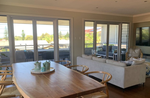 Gorgeous beachside location, modern spacious with easy stroll beaches and cafes.