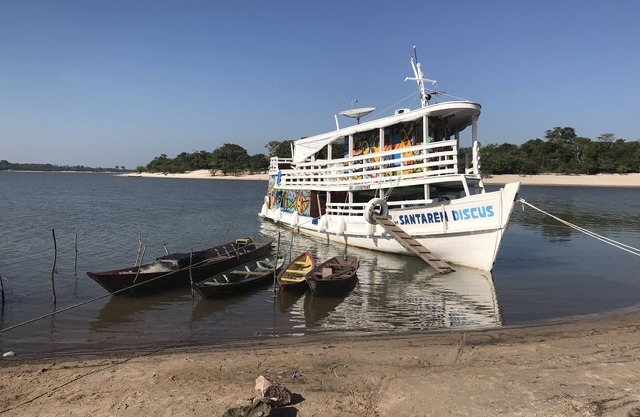 Gorgeous converted fishing vessel in Alter do Chao