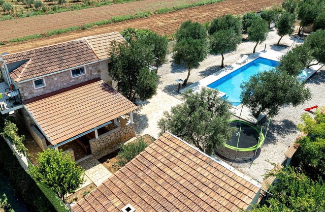 Gorgeous home in Ston