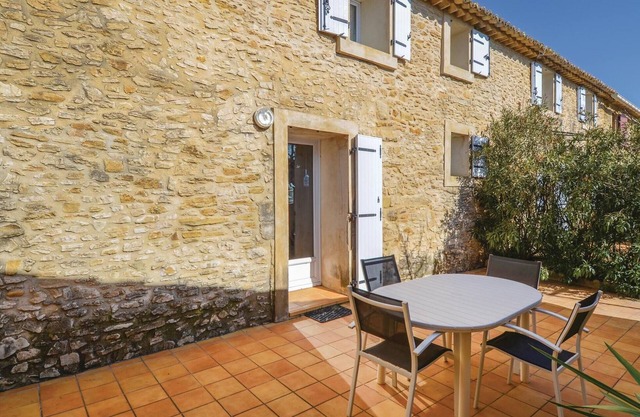 Gorgeous home in Vénéjan with kitchen
