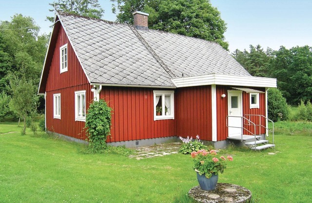 Gorgeous home in Våxtorp with kitchen