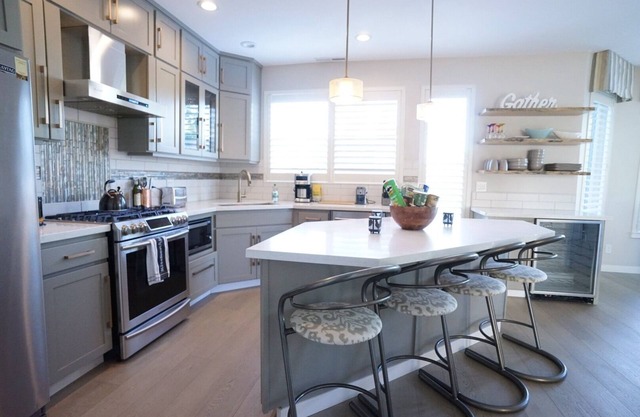 Gorgeous Lake Front Home, Central Location