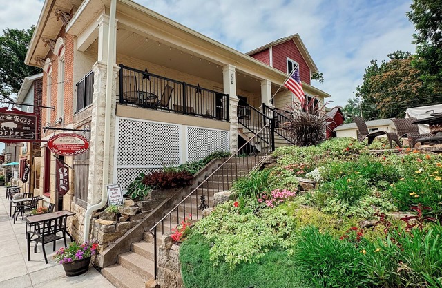 Gorgeous loft in the heart of LeClaire, Iowa