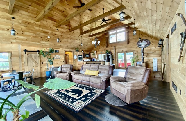 Gorgeous Log Cabin with breathtaking views