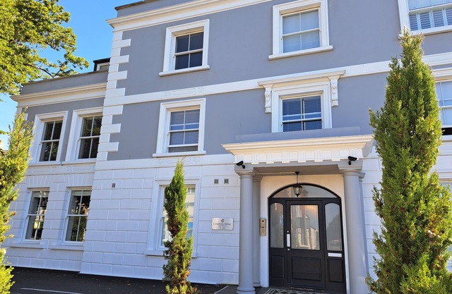 Gorgeous new modern appt, quiet, only an 8 min walk to Weymouth's lively resort.