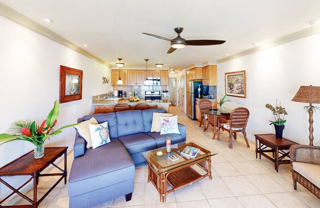 Gorgeous Oceanfront Condo on Top Floor w/ WiFi, Lanai, Water Views, Shared Pool