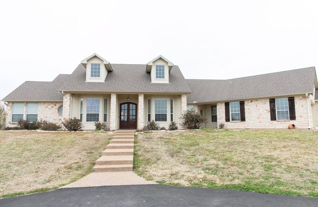 Gorgeous Ranch House on 18 acres