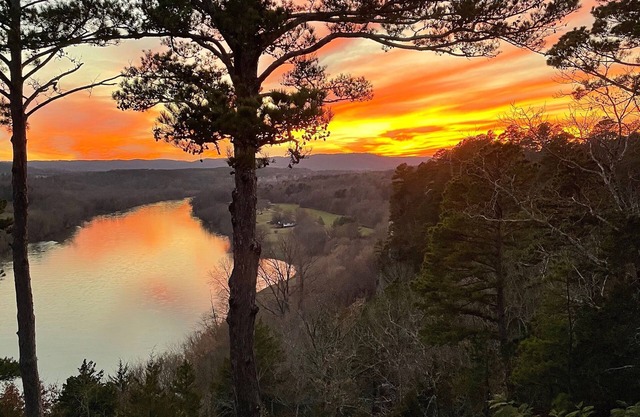 Gorgeous RiverBluff View of the White River + WIFI
