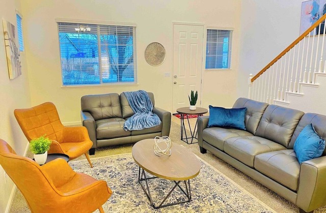 Gorgeous S Reno 5BD 13Beds W7TVs Sleeps18 SuperFAST WIFI