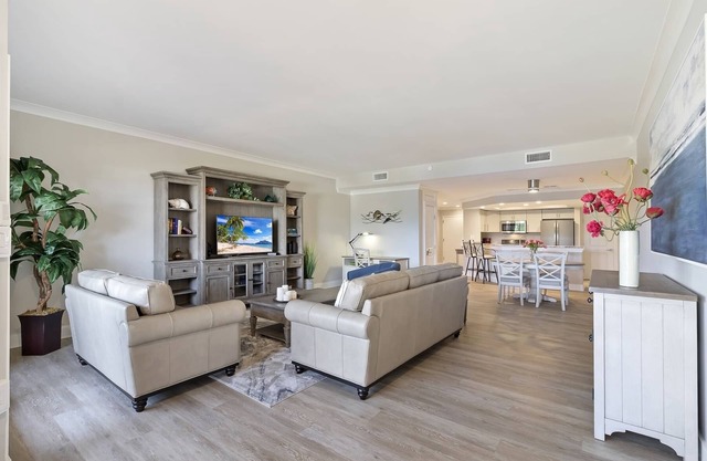 Gorgeous Villa with Stunning Marina Views - Pet Friendly - Near Beach!