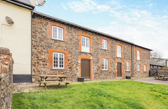 Granary Cottage - E5634