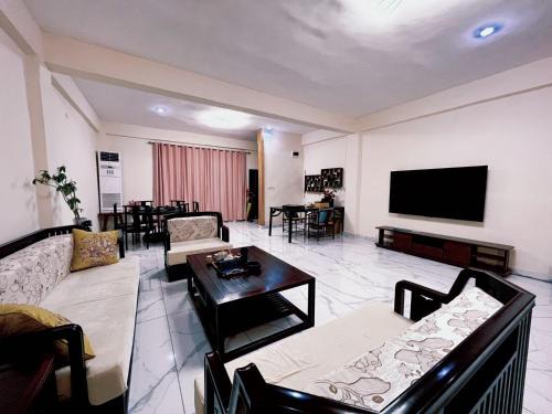 GRAND LEONE HOME INN