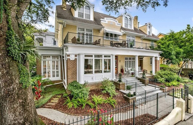 Grand Mansion, Garden District, One block to St. Charles Ave, 9 bedrooms