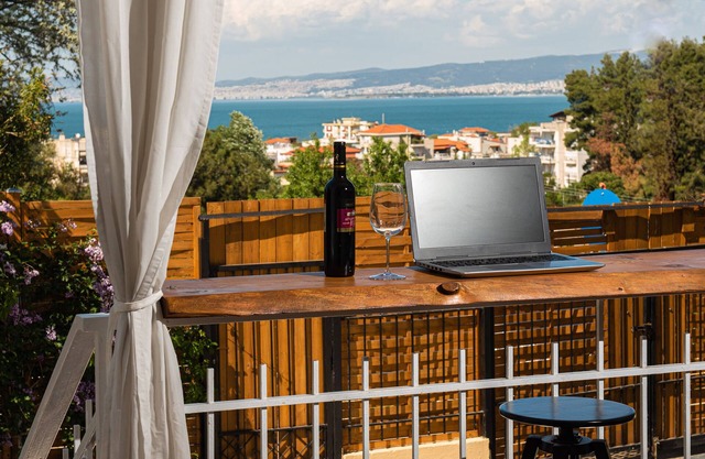 Grand Seaview Retreat - walk to the beach
