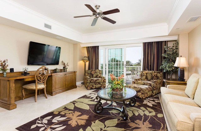 Grande Living - 2 Bed Luxury Condo Sleeps Six