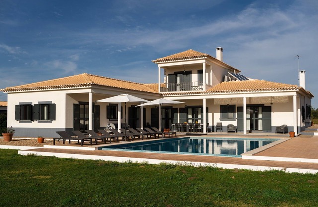 Grande Setubal Villa | 5 Bedrooms |.