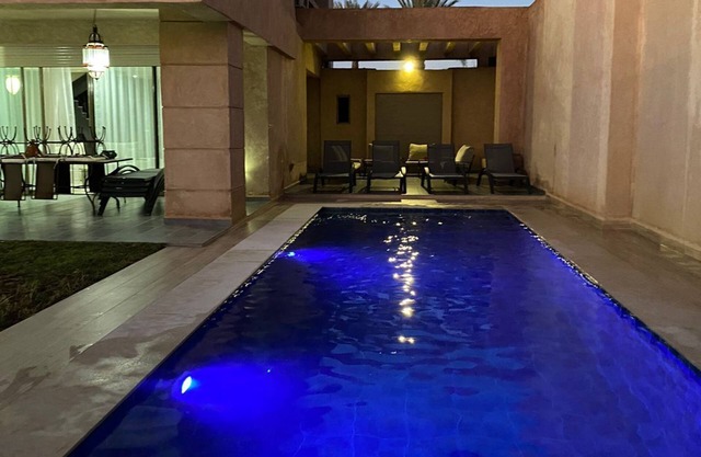 Grande Villa Très Proche Centre Ville, Avec Piscine, Terrain de Boules sur Golf