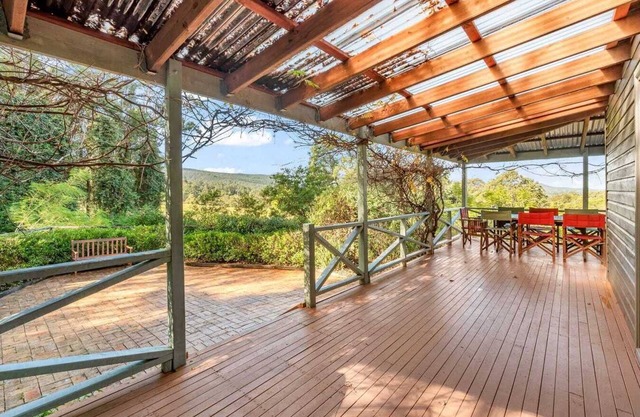 Grandview Lodge, a peaceful, spacious retreat. Sleeps 9 in 4 bedrooms