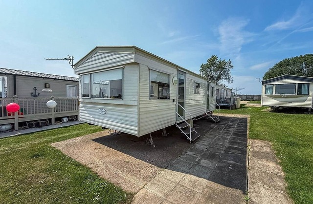 Great 4 berth caravan at Withernsea Sands ref 79003HG