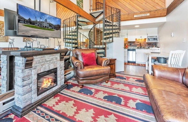 Great Condo at the base of Schuss Mountain!