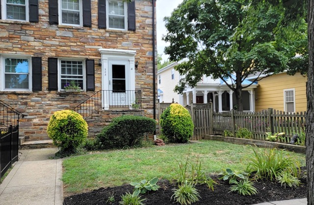 Great Delray Alexandria SAFE! 2 blocks to metro, AC, WIFI, Close Airport, bars,