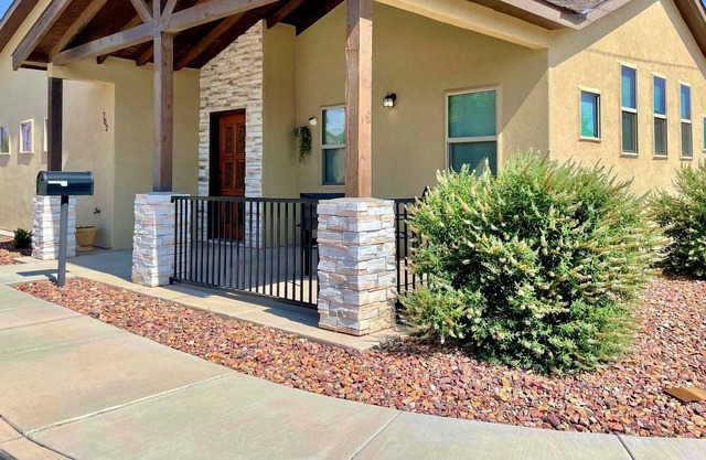 Great Downtown Location! Garage, Newer Home