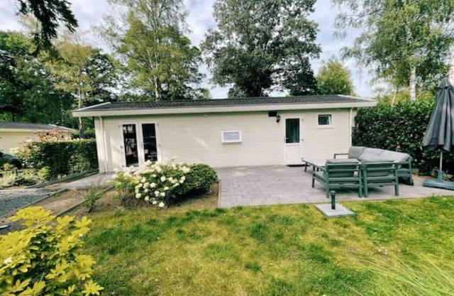 Great little house next to the forest and still close to Arnhem. High ratings!
