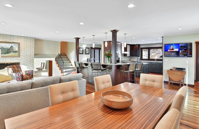 Great St. Paul location. University of St. Thomas, U of M, MSP Intl,n