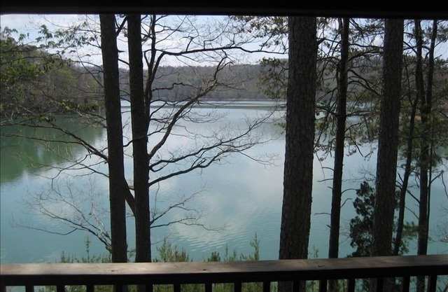Great Views and close to the water. Book you Fall trip now. The lake is amazing.
