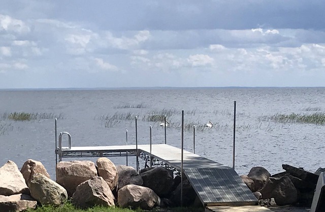 Green Bay Waterfront Cottage. Great Year-Round Retreat. 25 min North of Lambeau